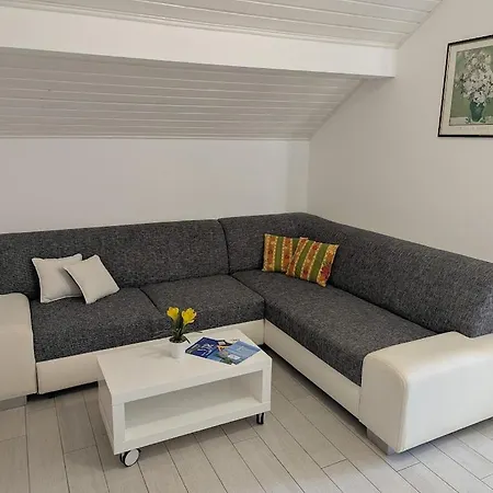 Wilma Apartment Vir